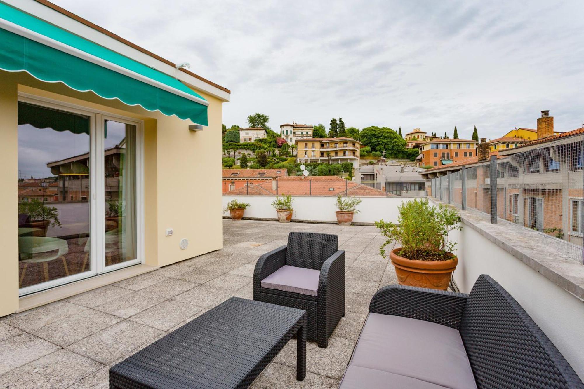 Amazing Flat With Big Terrace And Private Car Park Apartamento Verona Exterior foto