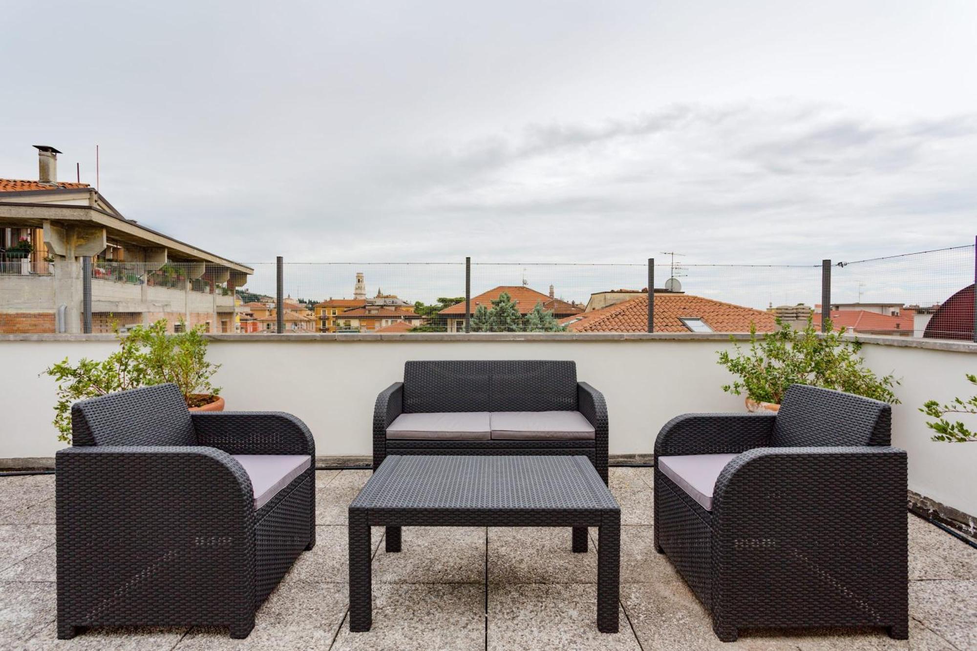 Amazing Flat With Big Terrace And Private Car Park Apartamento Verona Exterior foto